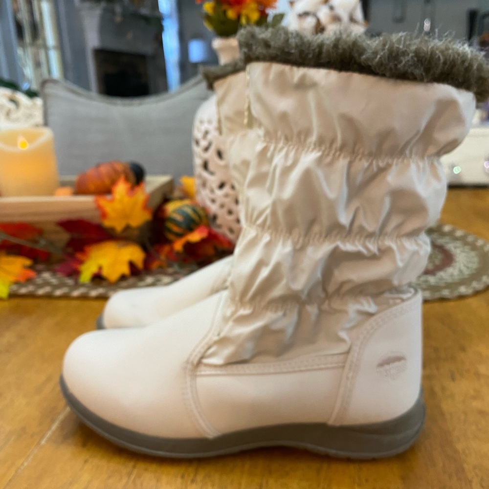 Totes Boots - image 1